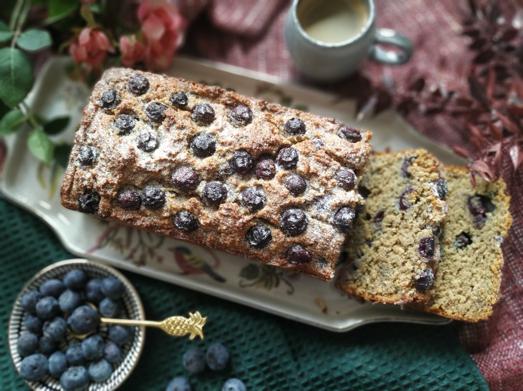 Bizcocho de arándanos sin gluten y sin azúcar