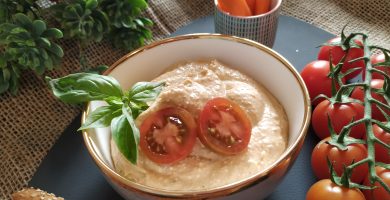 Crema de feta y tomate vegetariano