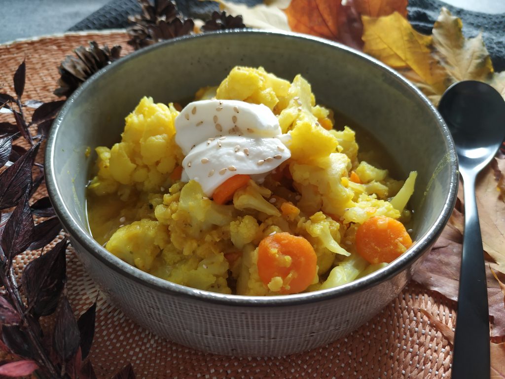 Curry vegano de coliflor y zanahoria