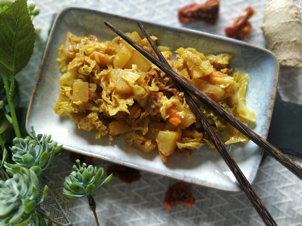 Curry vegano de patatas y berza