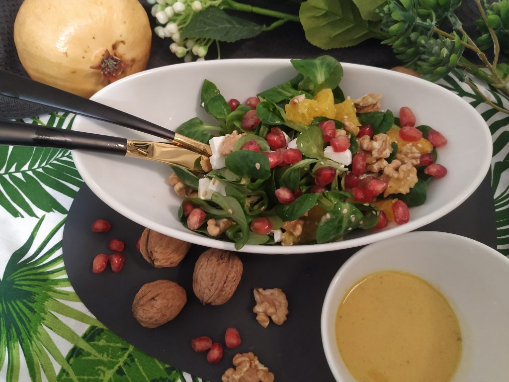 Ensalada de canónigos y naranja con granada y queso feta