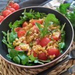 Ensalada rica en proteínas vegetales