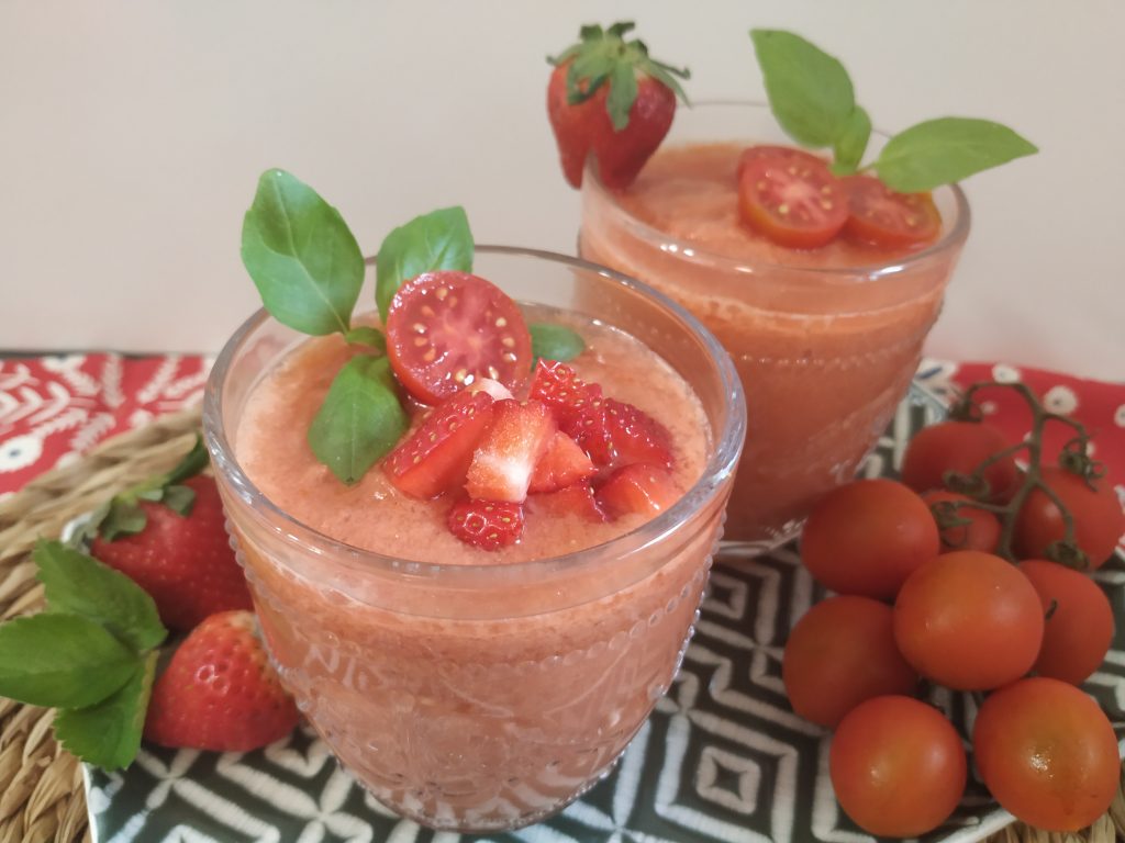 Gazpacho de fresas vegano