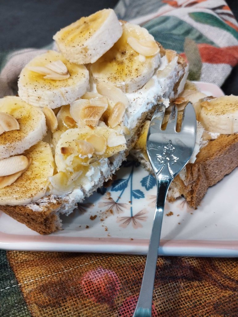 Desayuno sin azúcar tostada de plátano con canela