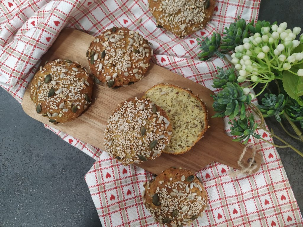 panecillos sin gluten bajo en carbohidratos con alto contenido de proteínas