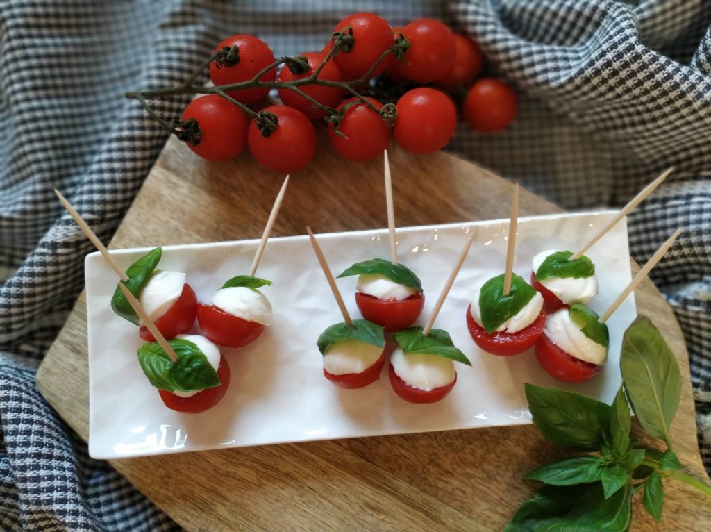 Ensalada Caprese en miniatura