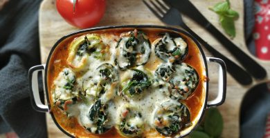 Rollitos vegetarianos de calabacín rellenos de espinacas y requesón