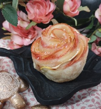 Muffins de hojaldre con manzana en forma de rosa sin azúcar