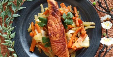 Asia-style salmón con col y zanahoria