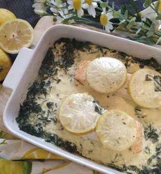 Salmón al horno con espinacas