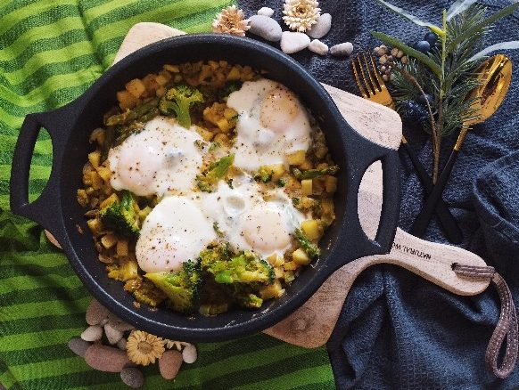 Cazuela de verduras con huevo pochado